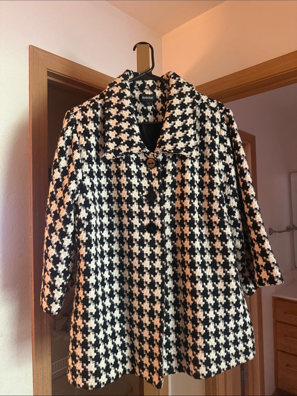 Beautiful and elegant jackets that compliments your body and every occasion!